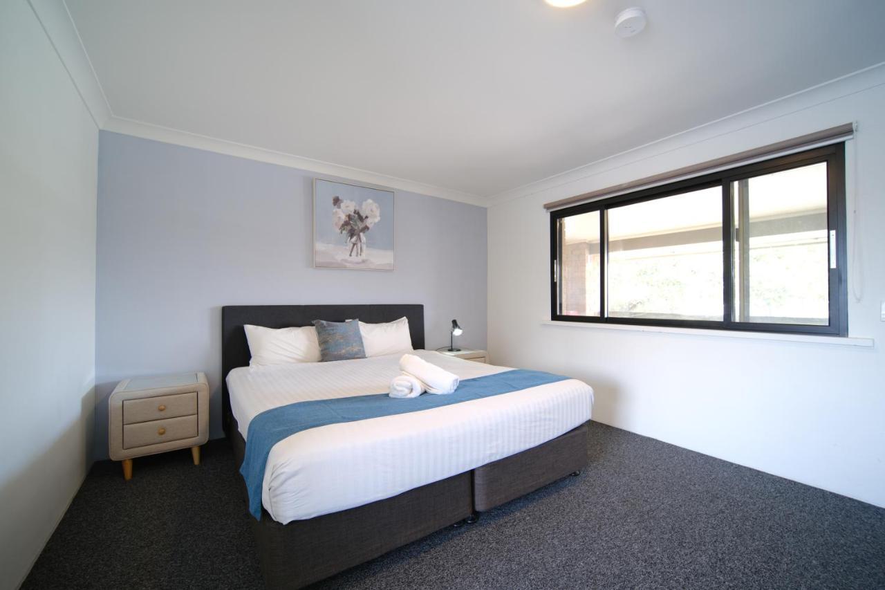 Lakeside Inn Wollongong Primbee Exterior photo