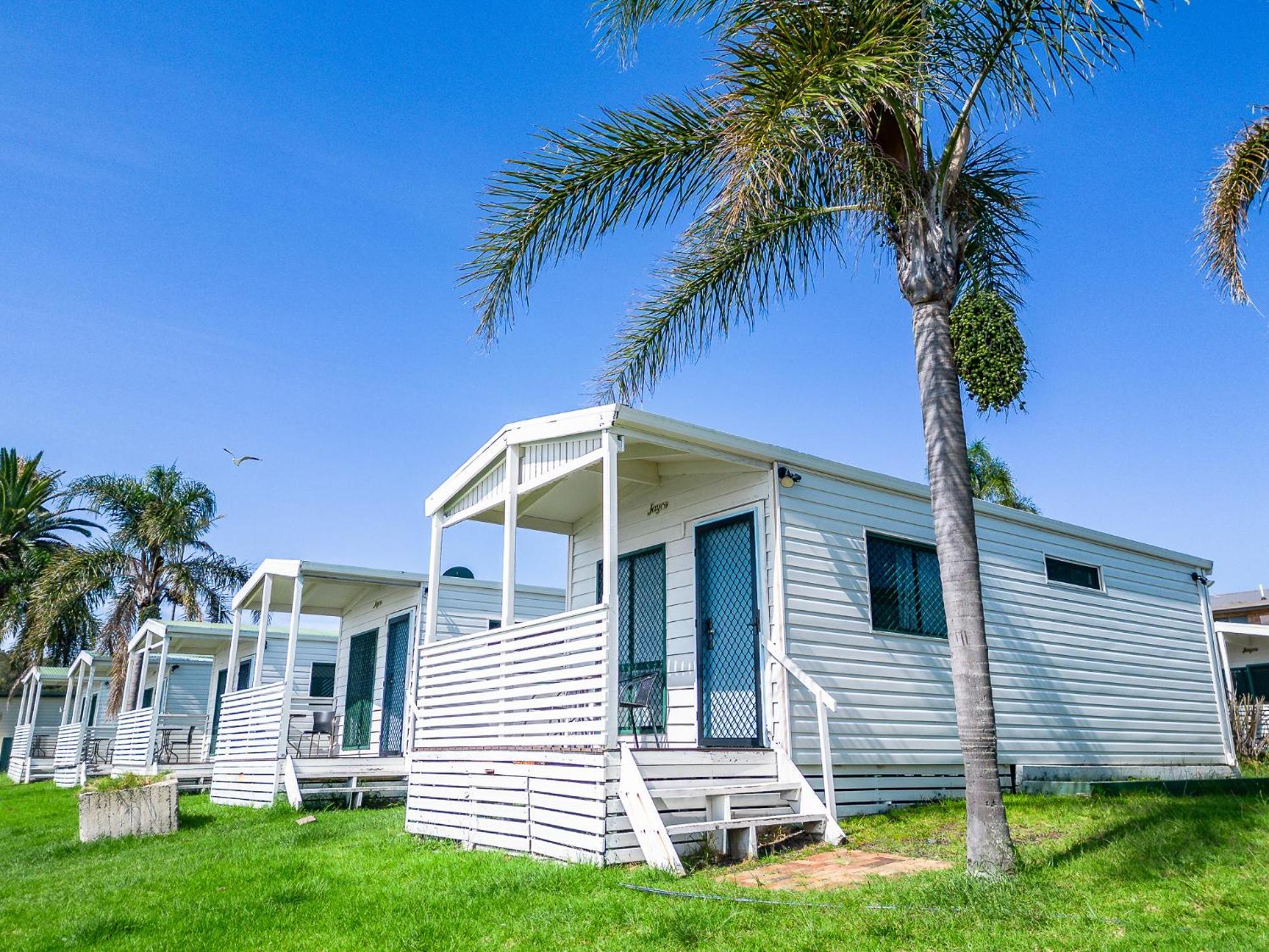 Lakeside Inn Wollongong Primbee Exterior photo