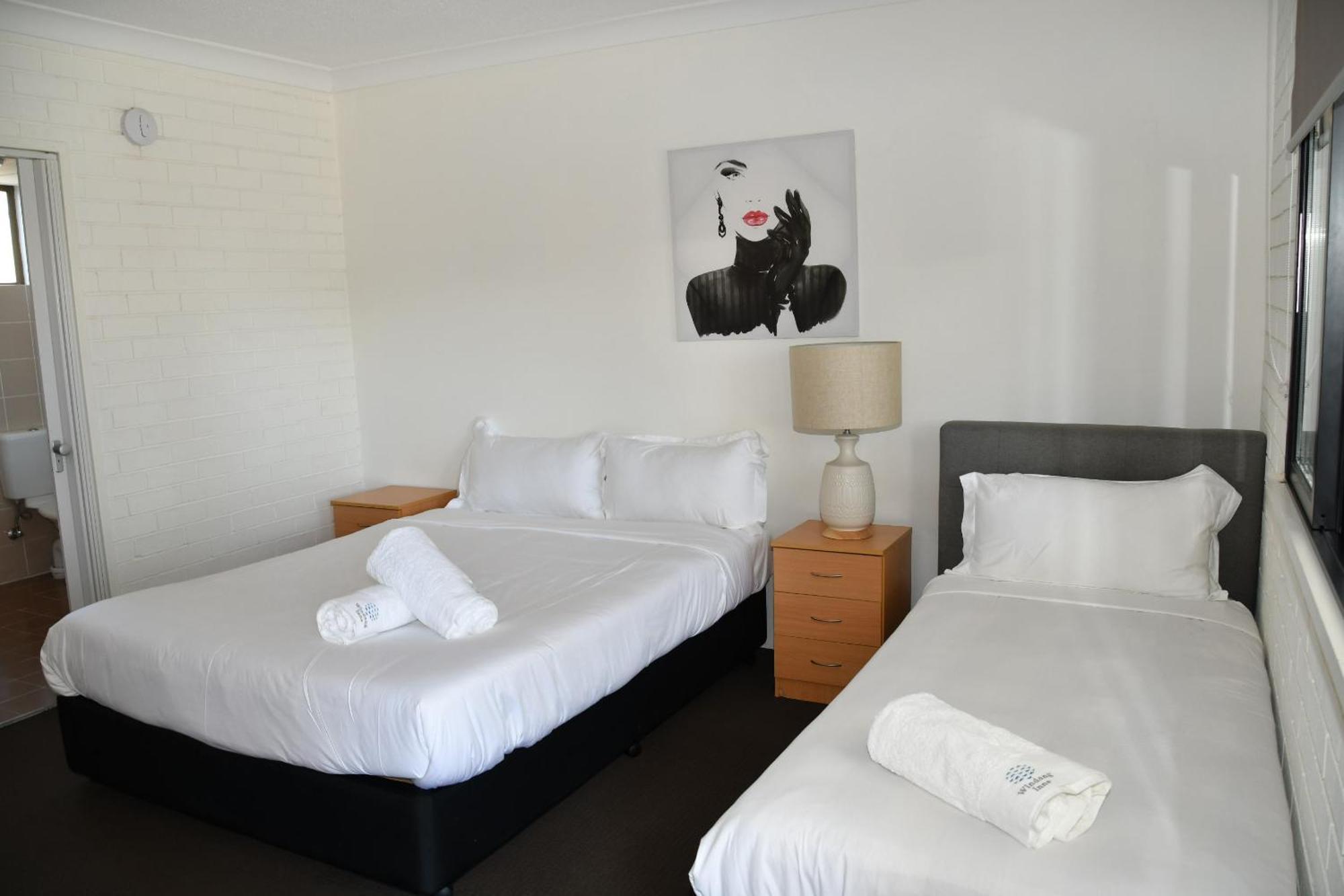 Lakeside Inn Wollongong Primbee Exterior photo